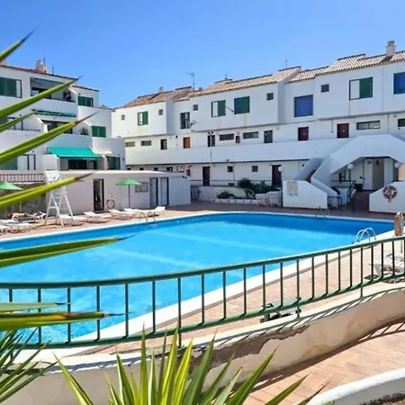 Alondras Aircon And Pool Apartman