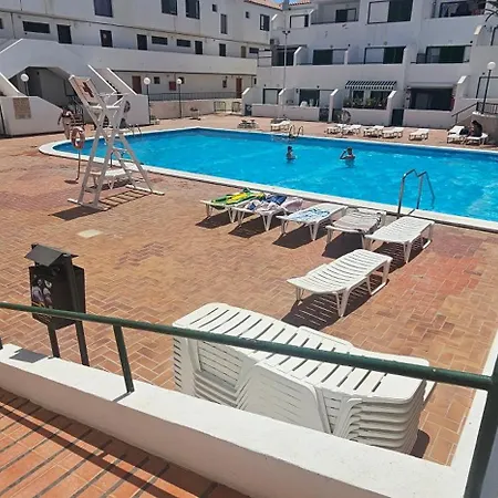 Alondras Aircon And Pool Apartamento